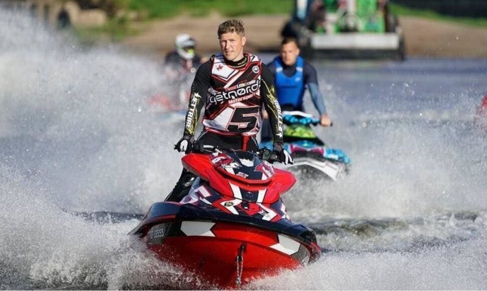 Lietuvos vandens motociklų sporto federacijos prezidentas Tomas Gurkšnys sakė, kad yra keletas kėdainiečių, kurie norėtų aktyviau dalyvauti vandens motociklų sporte, tačiau sąlygos jiems nėra pakankamos