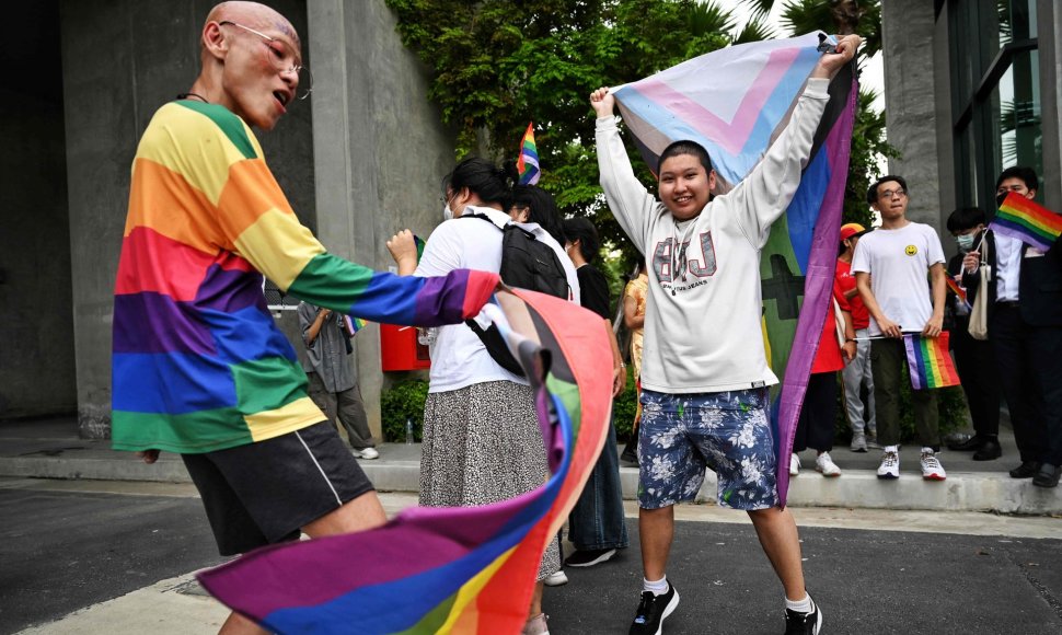 LGBT aktyvistai prie Tailando parlamento