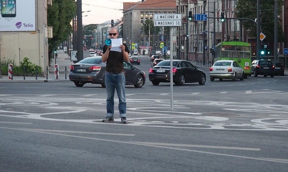 J.Mačiūno aikštėje Kaune poetai skaitė eiles