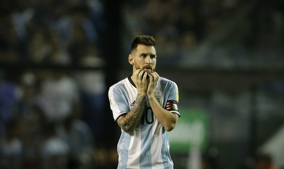 Lionelis Messi sutrikęs po lygiosiomis 0:0 pasibaigusio Argentinos rinktinės mačo su Peru.