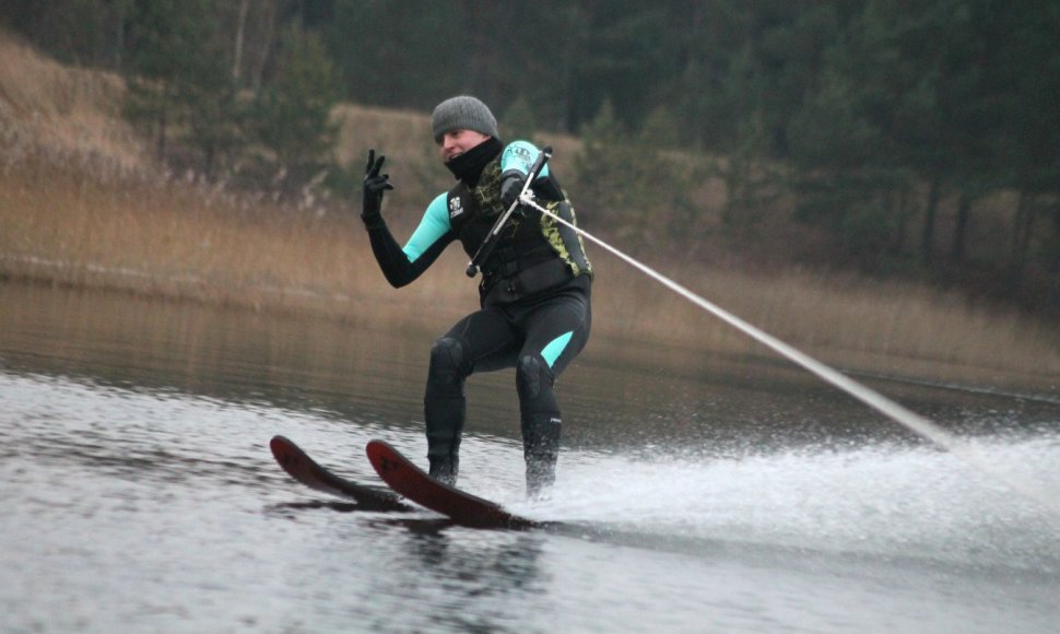 Kalėdinis slidinėjimas ant vandens
