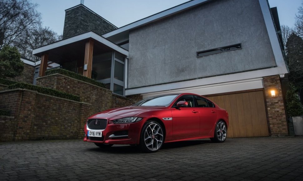 „Jaguar XE“ ir „Shell“ mokėjimų sistema