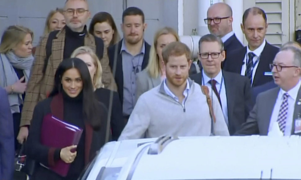 Princas Harry ir Sasekso hercogienė Meghan į Australiją atskrido komerciniu reisu