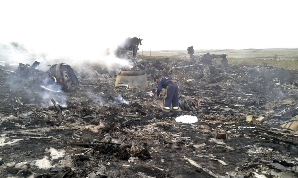 Ukrainoje sudužęs Malaizijos laineris „Boeing 777“ su 295 žmonėmis numuštas iš Rusijos teritorijos?