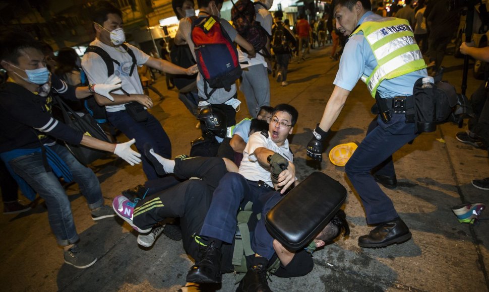Protestuotojų susirėmimas su Honkongo policija