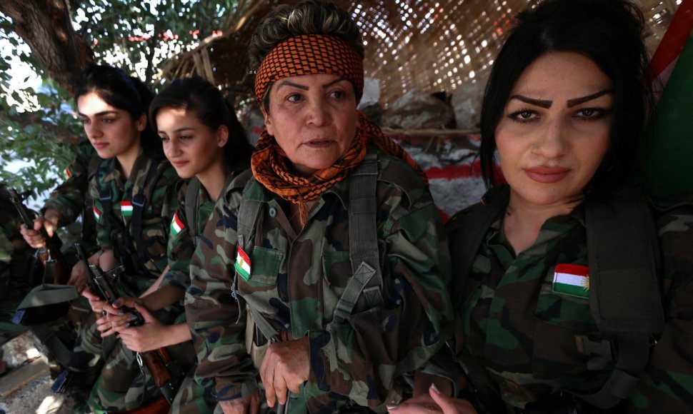 Kurdės, pasirengusios kovai su „Islamo valstybe“