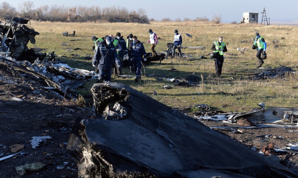 Nyderlandų ir ESBO ekspertai „Malaysia Airlines“ lėktuvo katastrofos vietoje