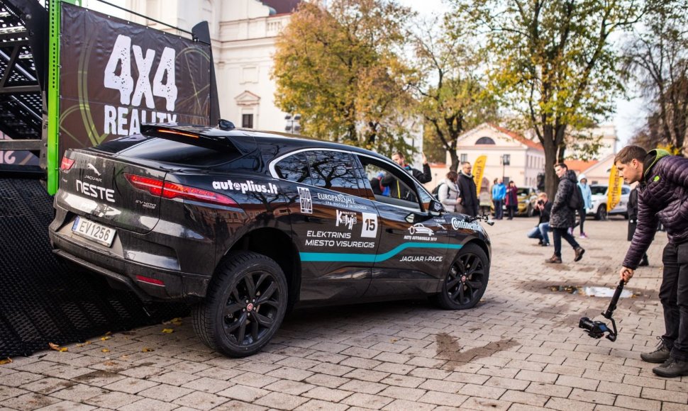 „Lietuvos metų automobilis 2019“: visureigių testas ant „Peak Point“ platformos