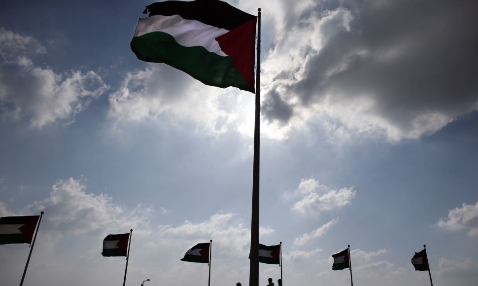 Palestiniečių autonomijos vėliavos Vakarų Krante netoli Ramalos