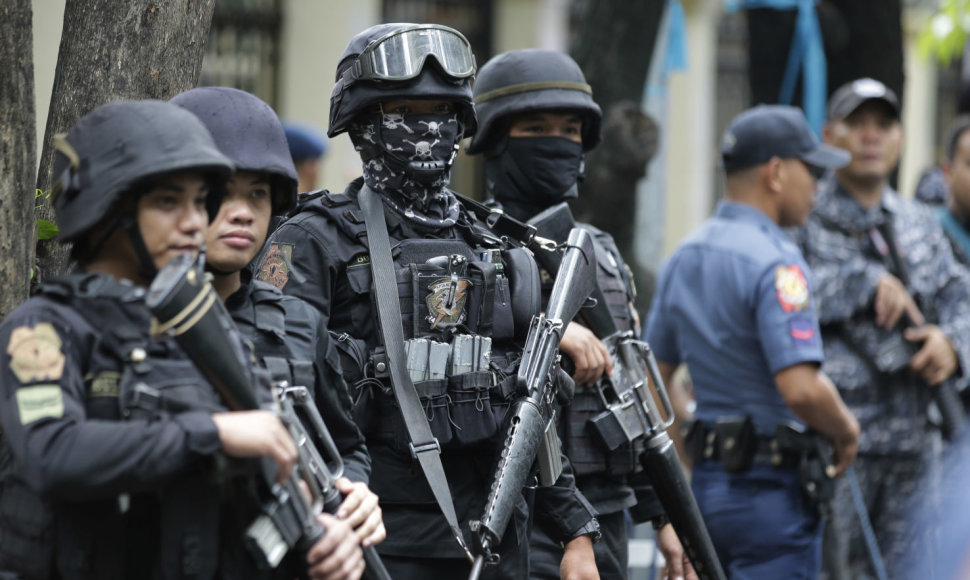 Filipinų policija sekmadienį nušovė 13 žmonių