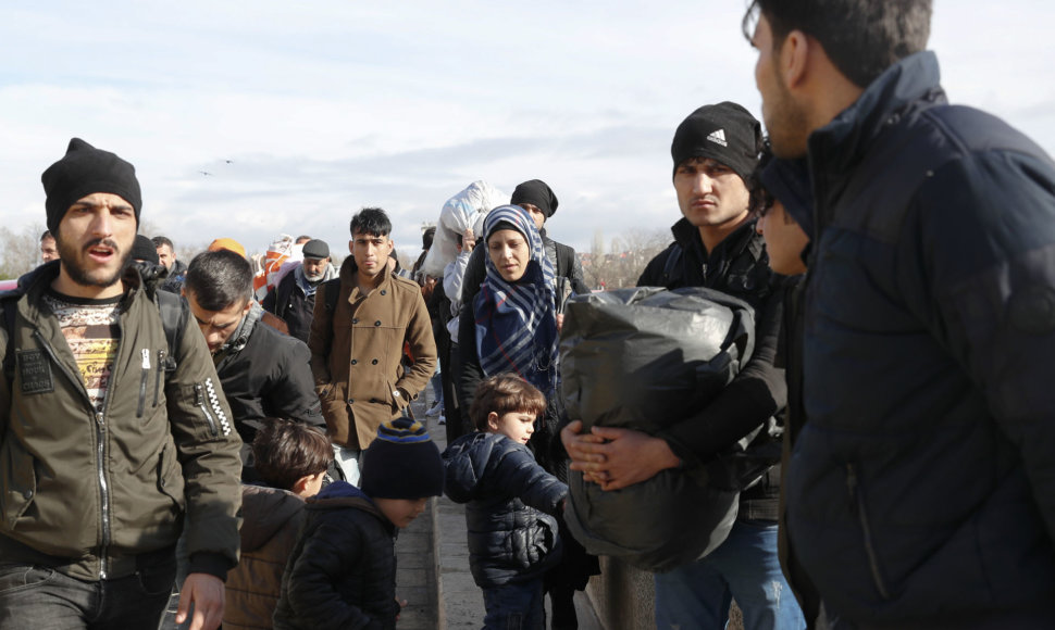 Migrantai Turkijoje eina sienos su Graikija link
