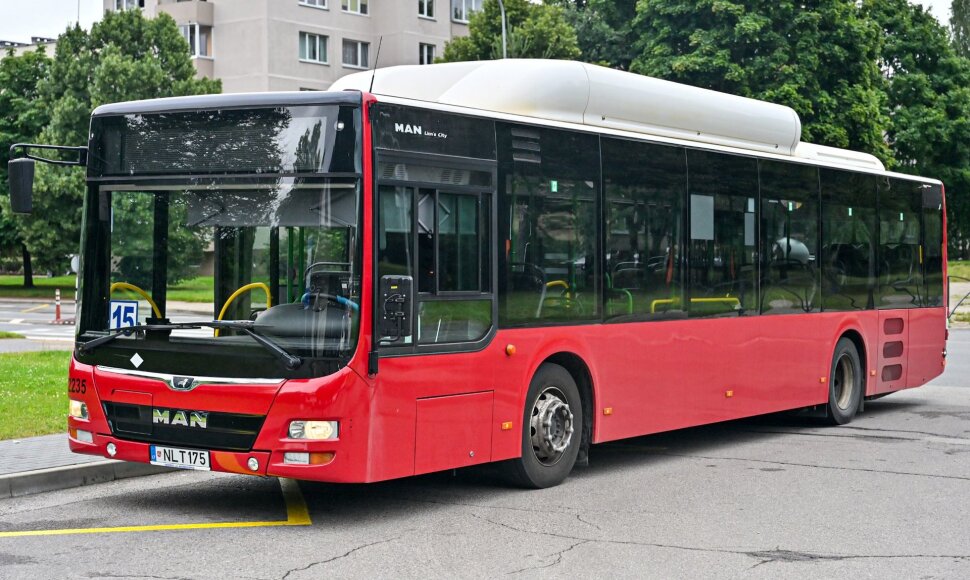 Į Panevėžio gatves i&scaron;riedėjo nauji žemagrindžiai autobusai