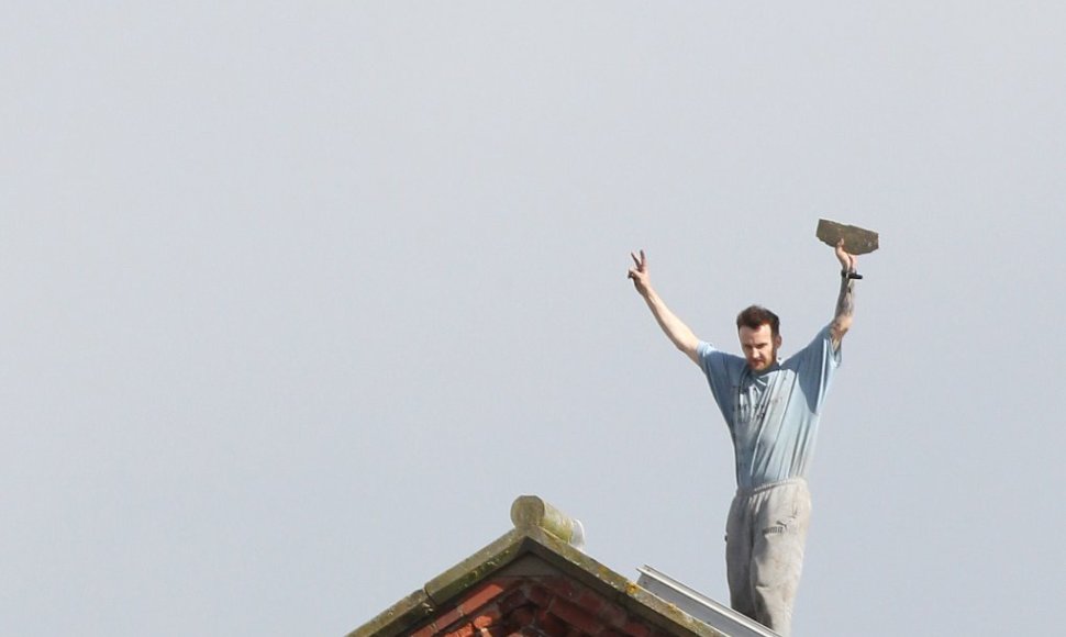 Kalinys praleido tris paras ant kalėjimo stogo protestuodamas prieš sąlygas jame Mančesteryje