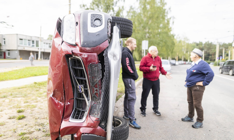 Vilniuje L. Asanavičiūtės g. įvyko masinė avarija