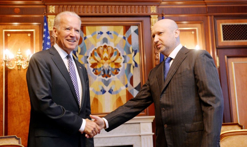 JAV viceprezidentas Joe Bidenas ir laikinasis Ukrainos prezidentas Oleksandras Turčynovas