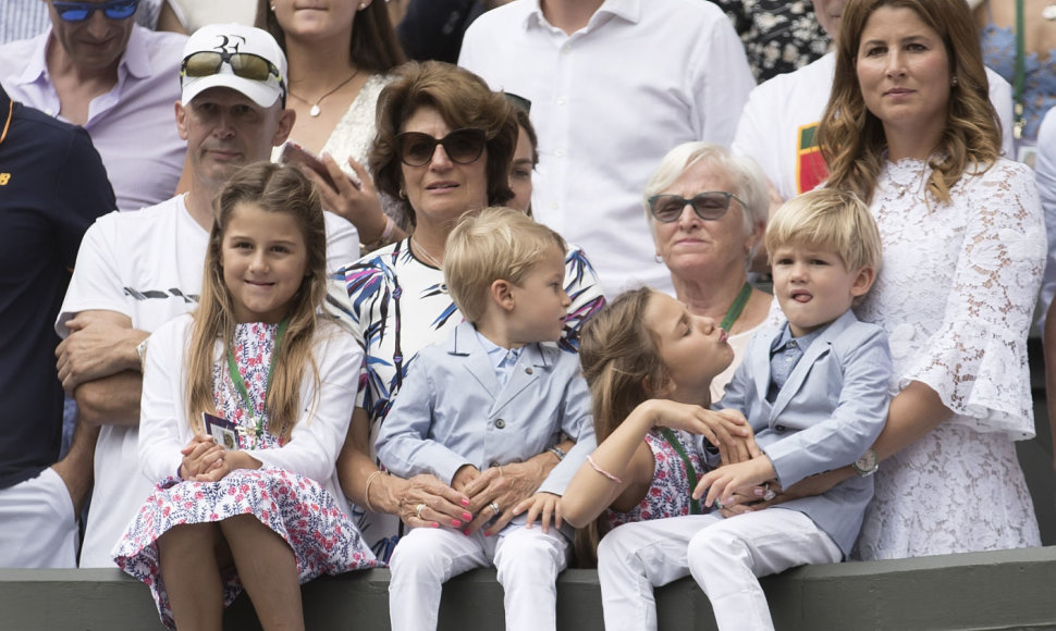 Rogerio Federerio triumfą stebėjo dvynukai