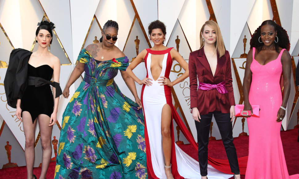 „Oskarų“ viešnios (iš kairės): St. Vincent, Whoopi Goldberg, Blanca Blanco, Emma Stone ir Viola Davis
