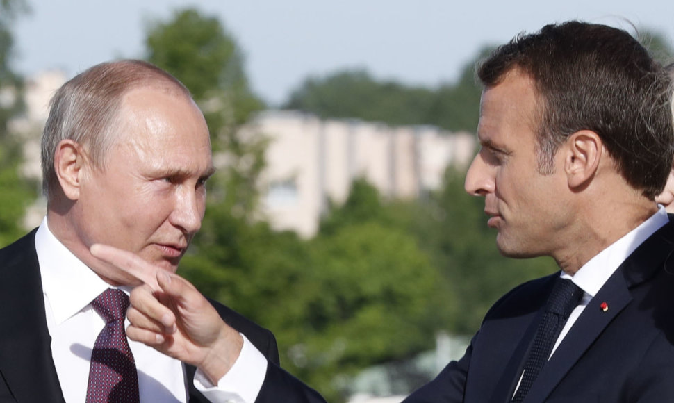Vladimiras Putinas ir Emmanuelis Macronas Sankt Peterburge