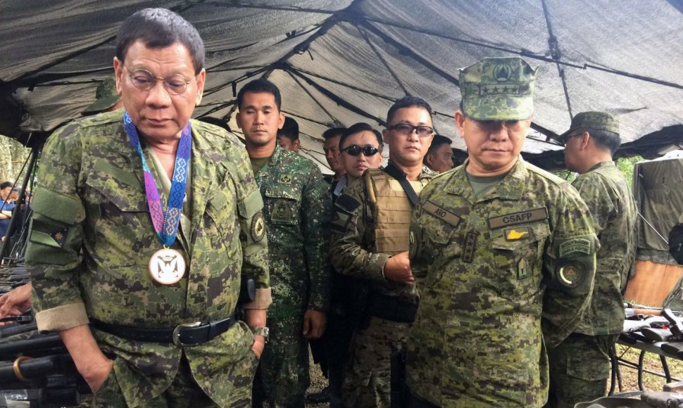 Rodrigo Duterte apsilankė karo zonoje