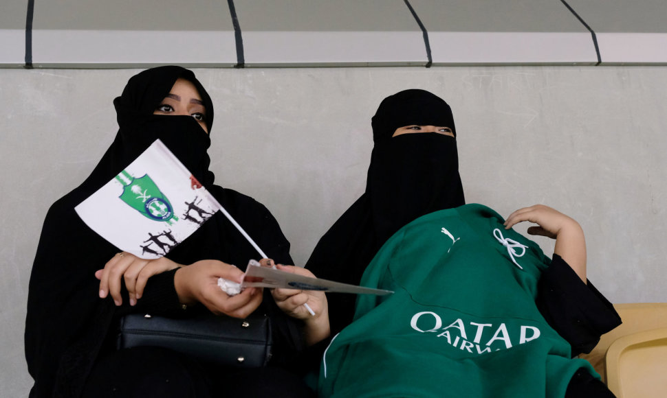 Saudo Arabijos moterys pirmą kartą stebi futbolo rungtynes