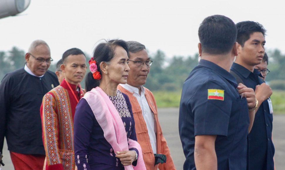 Aung San Suu Kyi atvyko į Rachinų valstiją