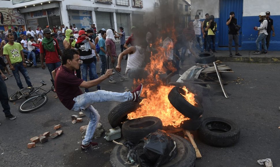 Venesuelos pasienyje per protestą kilo susirėmimai su pareigūnais