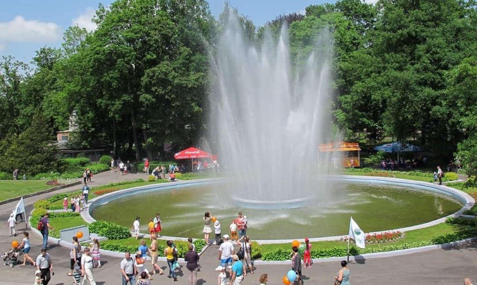 Kaliningrado zoologijos sodo puošmena – istorinis fontanas – šią vasarą sugedo. Artimiausiu metu paveldo pbjektą tikimasi rekonstruoti.