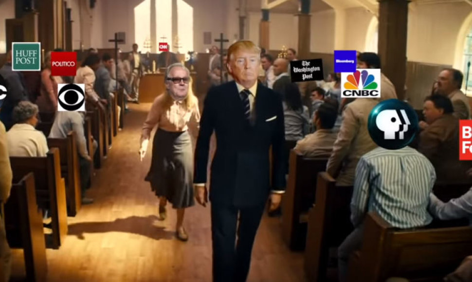 Parodija, kurioje Donaldas Trumpas smurtauja prieš žiniasklaidą
