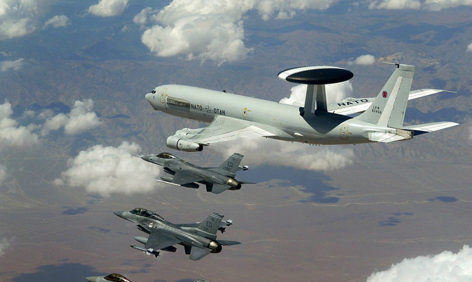 NATO lėktuvai