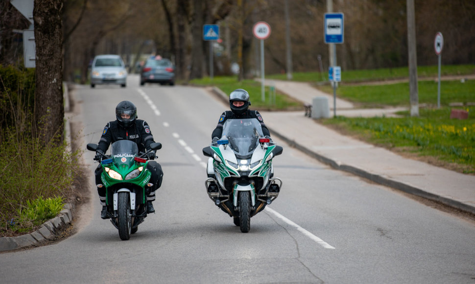 Pareigūnai į Klaipėdos gatves išriedėjo ant motociklų