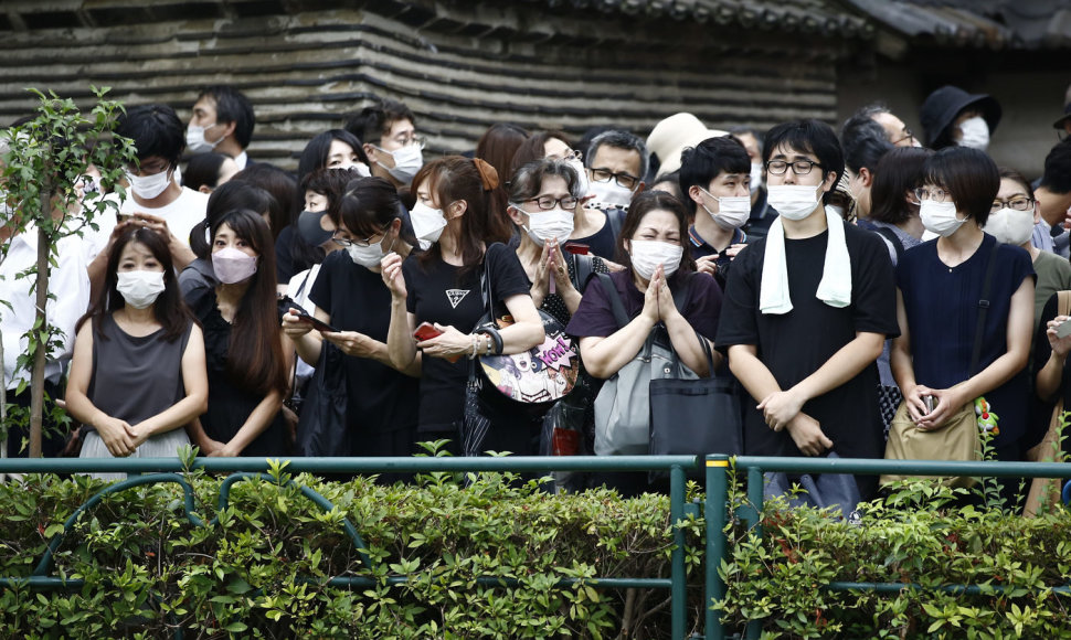 Japonijoje laidojamas nužudytas buvęs premjeras Shinzo Abe