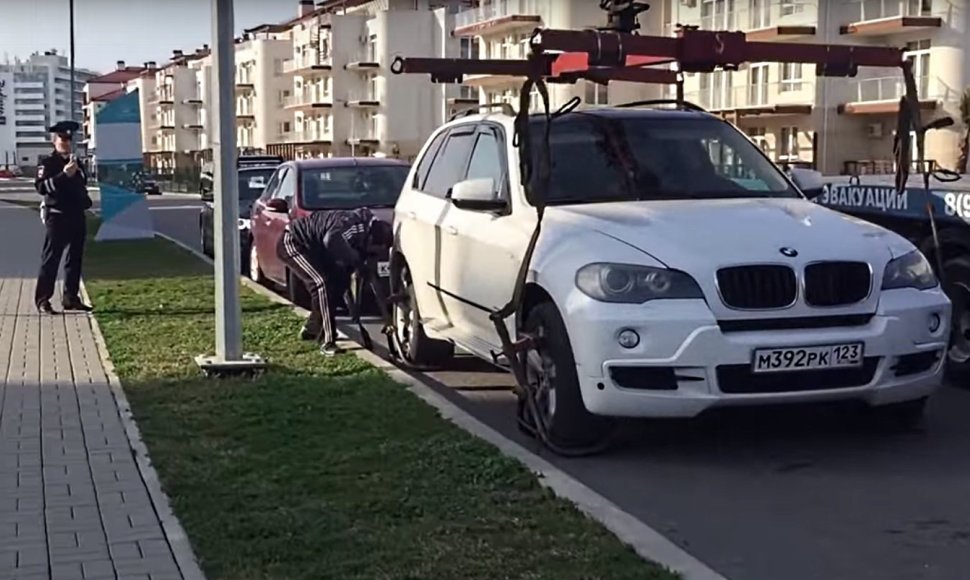 Sočio policija norėjo nuvežti BMW X5 