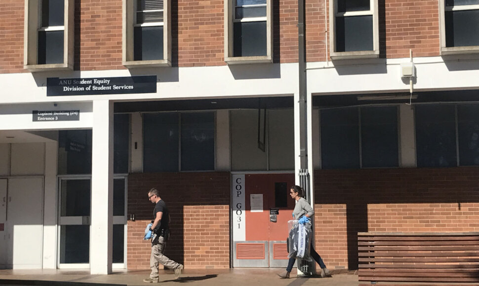 Australijos universitete studentas beisbolo lazda aptalžė keturis žmones