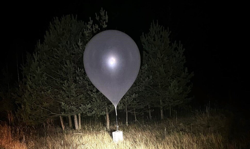 Aptiktas kontrabandos krovinys, kuris buvo skraidinamas meteorologiniu balionu/VSAT nuotrauka