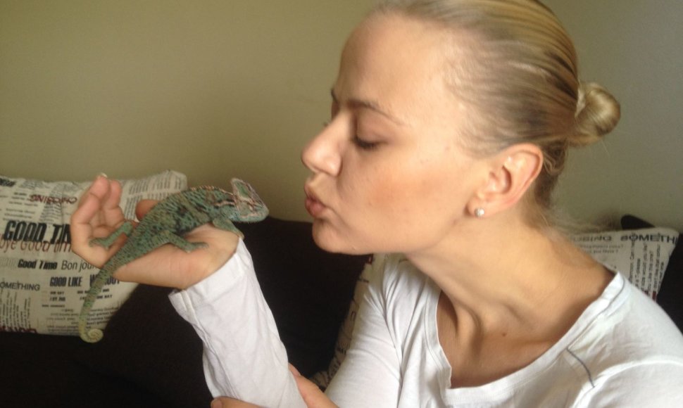 Renata Jampolskė su chameleonu