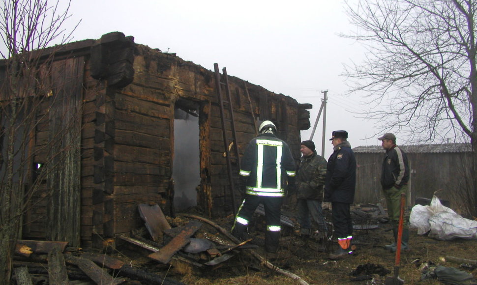 Lazdijų rajono Miškinių kaime vykusios  išgertuvės baigėsi gaisru - sudegė trys žmonės