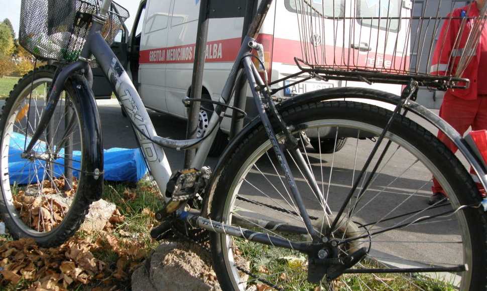 Raudondvaryje staiga mirė dviratininkas 