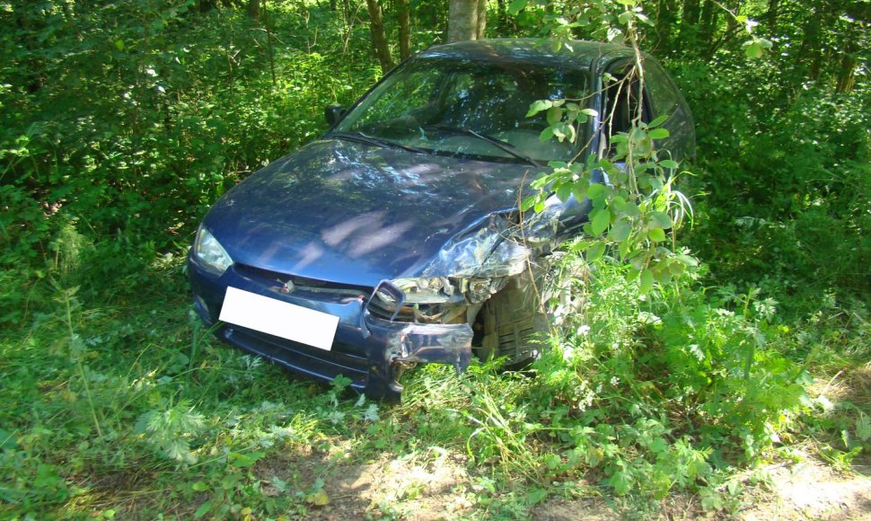 Prienų rajone susidūrė „Opel Astra“ ir „Mitsubishi Colt“