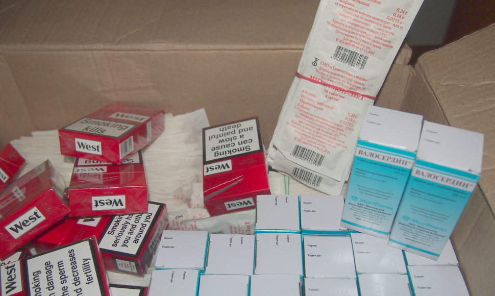 Tarp kontrabandinių cigarečių – didelis kiekis nelegalių vaistų