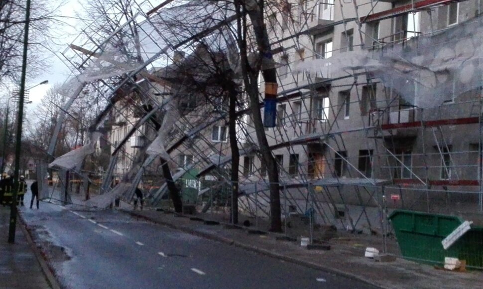 Nuvirtę pastoliai