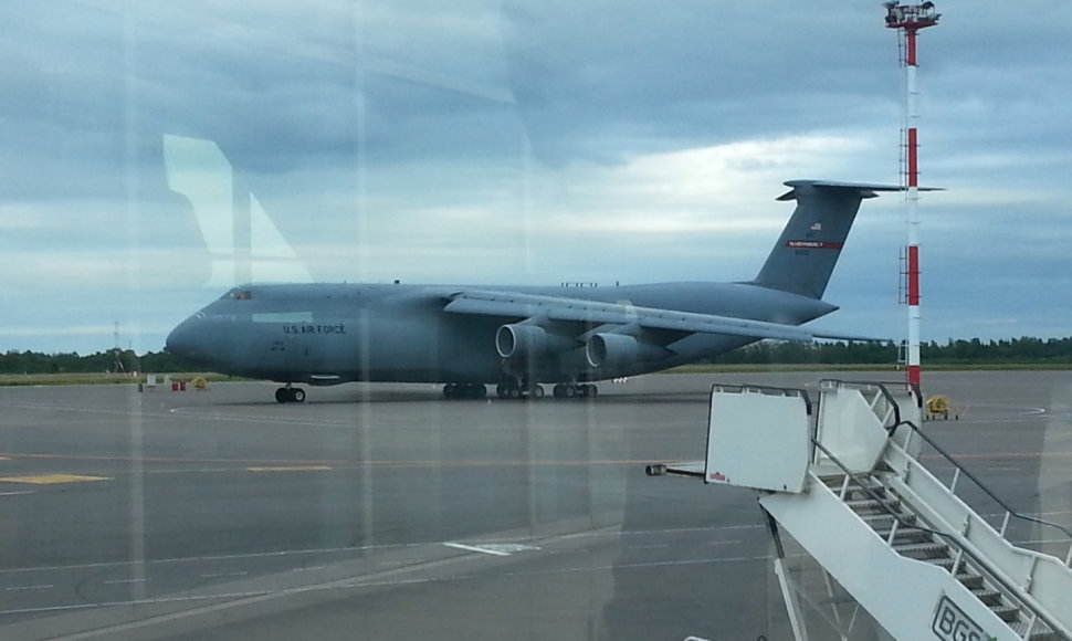 JAV karinis lėktuvas Vilniaus oro uoste