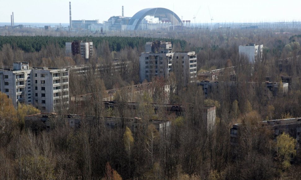 Montuojamas naujas Černobylio reaktoriaus apsauginis gaubtas