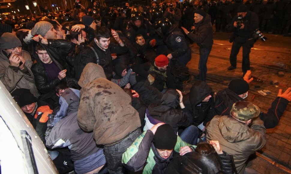 Protestuotojų susirėmimas Donecke