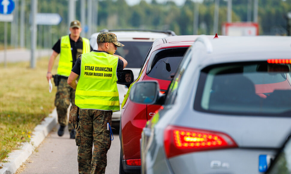 Automobilių patikra prie Lenkijos sienos