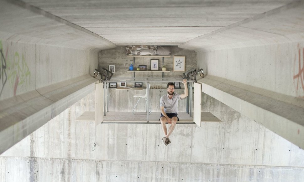 Baldų dizaineris Valensijoje susikūrė slaptą studiją po tiltu