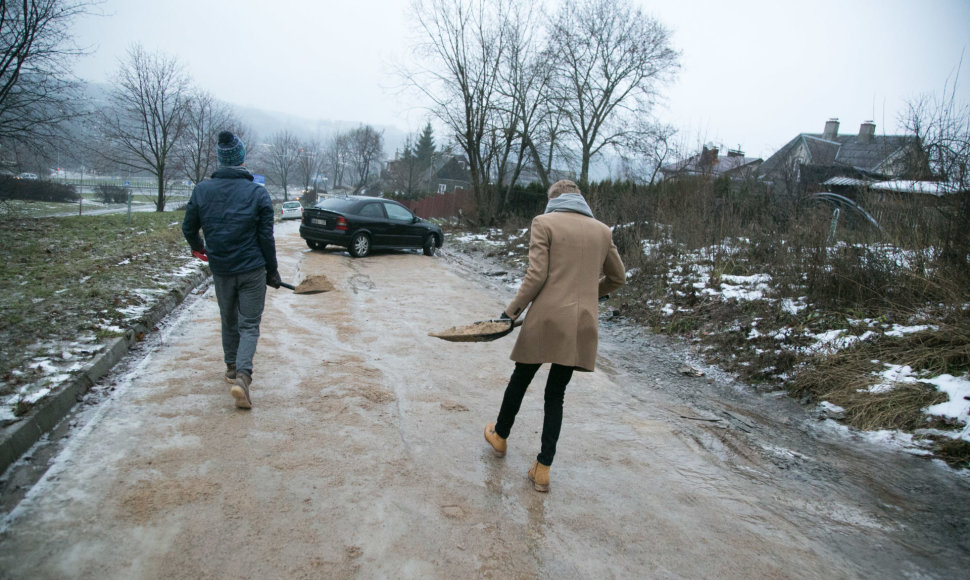 Vilniuje ketvirtadienio rytą labai slidu