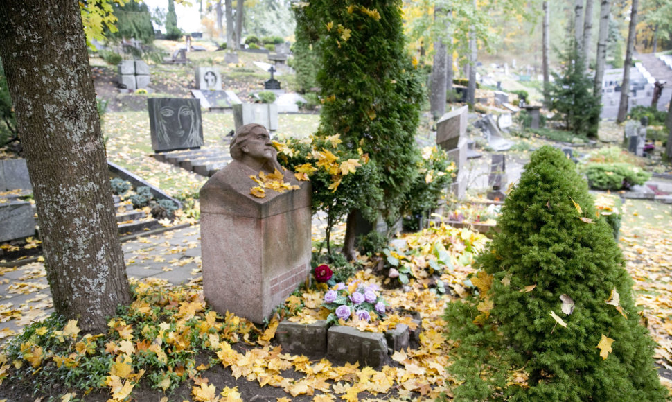 Ievos Simonaitytės kapas