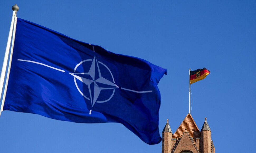 NATO vėliava Vokietijoje / Frank Molter / dpa/picture-alliance
