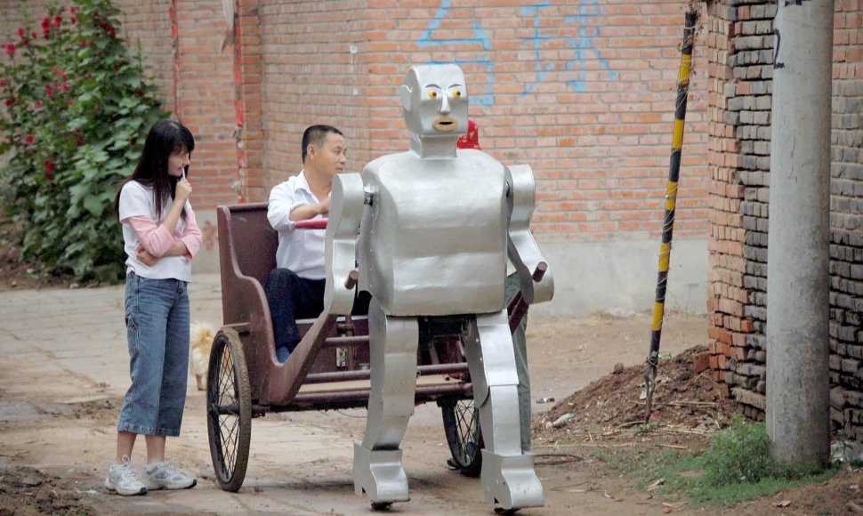 Kinijoje vis dažniau galima naudotis robotų pasalugomis