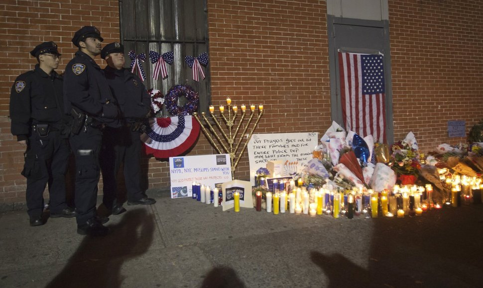 JAV policininkai dviejų savo kolegų nužudymo vietoje Niujorke